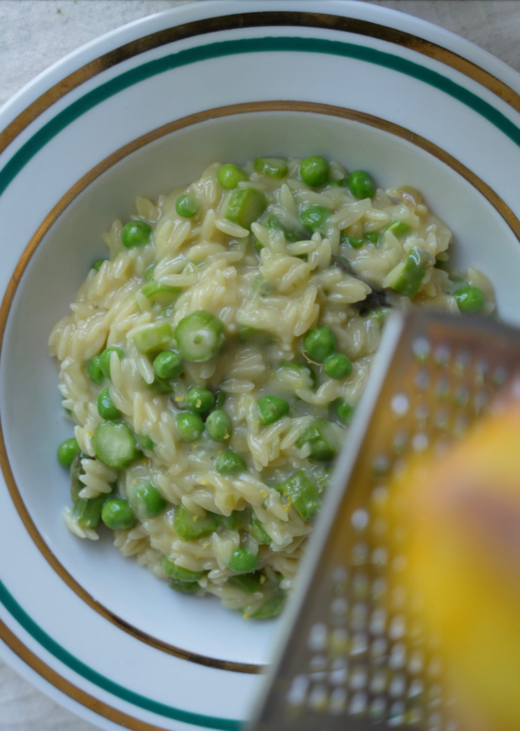 CYTRYNOWE ORZO ZE SZPARAGAMI